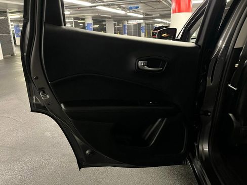 Used 2019 Jeep Compass Altitude image 18