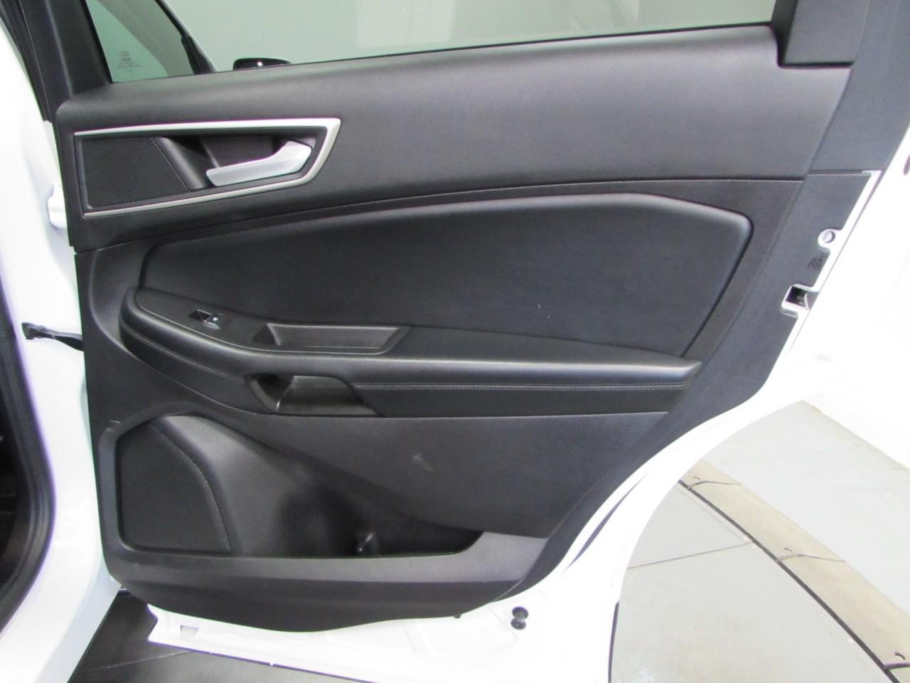 Used 2021 Ford Edge SEL AWD/4WD image 18