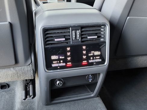 Certified 2023 Porsche Cayenne Platinum Edition AWD/4WD image 23