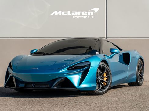 Used 2023 McLaren Artura image 2