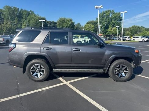 Used 2019 Toyota 4Runner TRD Off-Road AWD/4WD image 2