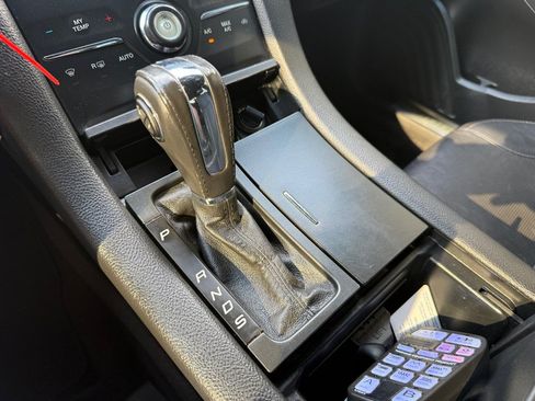 Used 2013 Ford Taurus Limited FWD image 29