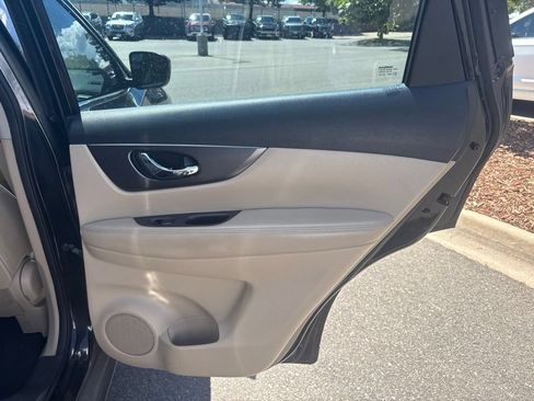 Used 2016 Nissan Rogue S AWD/4WD image 20