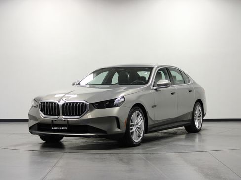 Used 2024 BMW 530i xDrive image 8