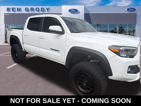 Used 2023 Toyota Tacoma TRD Off-Road w/ Black Out Package (TMS) AWD/4WD image 1