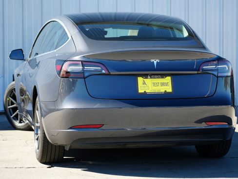 Used 2020 Tesla Model 3 Standard Range Plus image 5