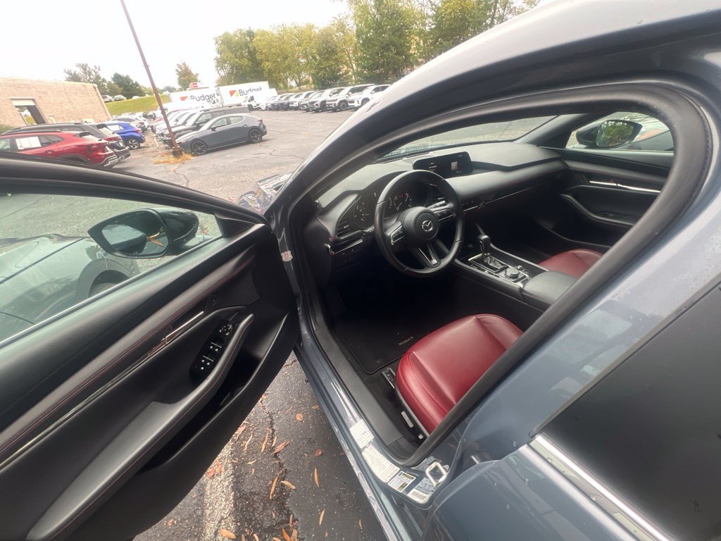 Used 2026 MAZDA MAZDA3 Carbon AWD/4WD image 2
