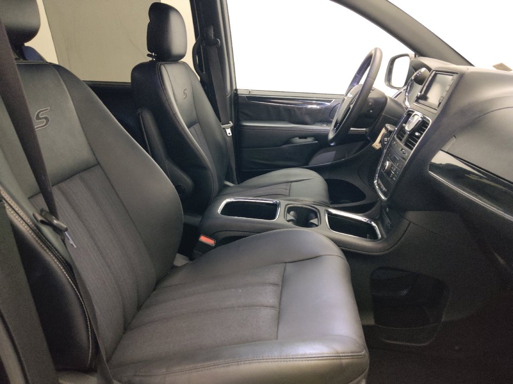 Used 2014 Chrysler Town & Country S FWD image 21