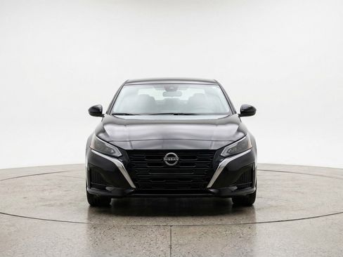 Used 2025 Nissan Altima 2.5 SV FWD image 2