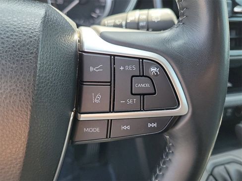 Used 2023 Toyota Highlander XSE image 6