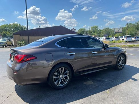 Used 2019 INFINITI Q70 Luxe RWD image 8
