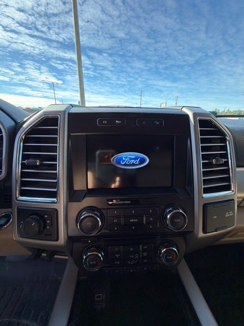 Used 2017 Ford F250 Lariat w/ Lariat Ultimate Package AWD/4WD image 19