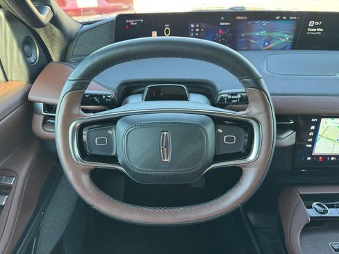 Certified 2025 Lincoln Navigator L Reserve AWD/4WD image 12