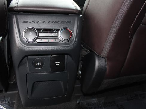 Used 2025 Ford Explorer Platinum w/ LUX Leather Package AWD/4WD image 63