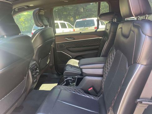 Used 2021 Jeep Grand Cherokee L Summit w/ Luxury Tech Group V AWD/4WD image 12