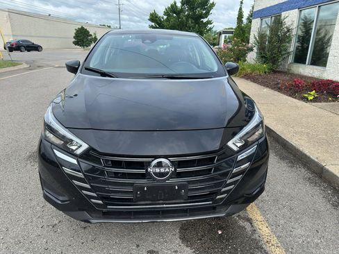 Used 2025 Nissan Versa SV FWD image 9