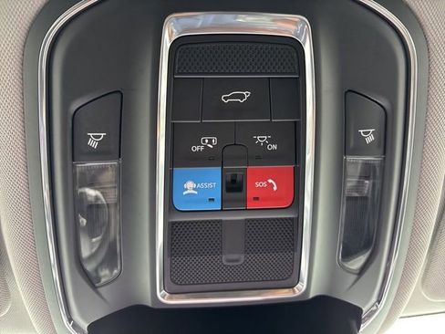 Used 2023 Jeep Grand Cherokee L Limited AWD/4WD image 33