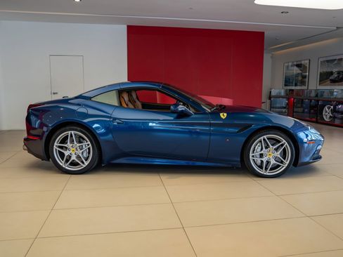 Used 2016 Ferrari California T RWD image 35