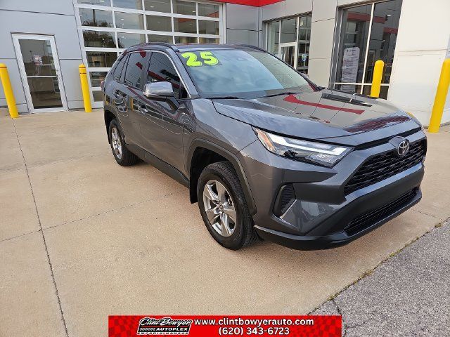 Used 2025 Toyota RAV4 XLE AWD/4WD image 8