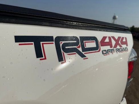 Used 2023 Toyota Tacoma TRD Off-Road w/ Technology Package AWD/4WD image 12