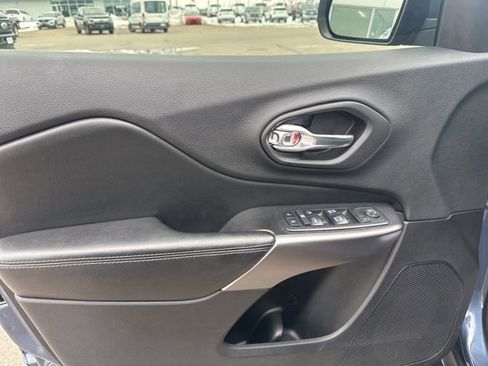 Used 2020 Jeep Cherokee Latitude w/ Cold Weather Group image 32