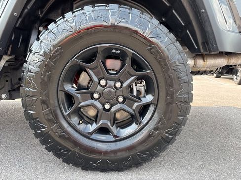 Used 2023 Jeep Gladiator Willys image 13