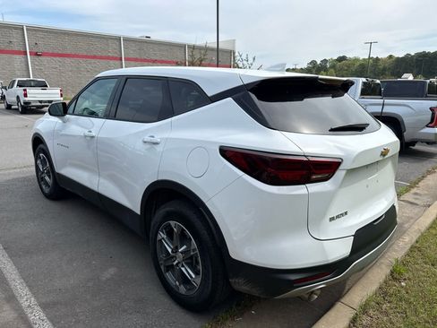 Used 2025 Chevrolet Blazer LT image 3