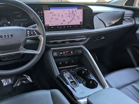 Used 2025 Audi Q5 Premium w/ Convenience Package image 9