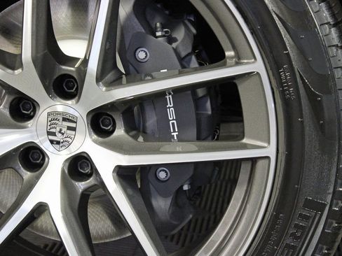 Certified 2026 Porsche Macan image 40