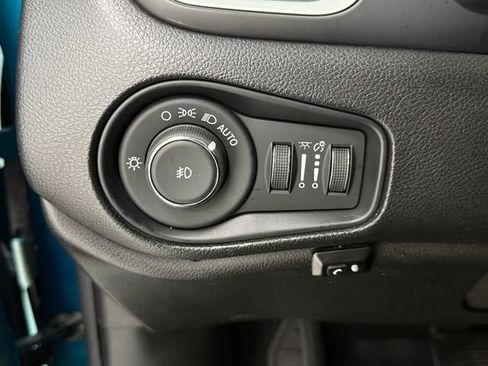 Used 2020 Jeep Renegade Latitude FWD image 14