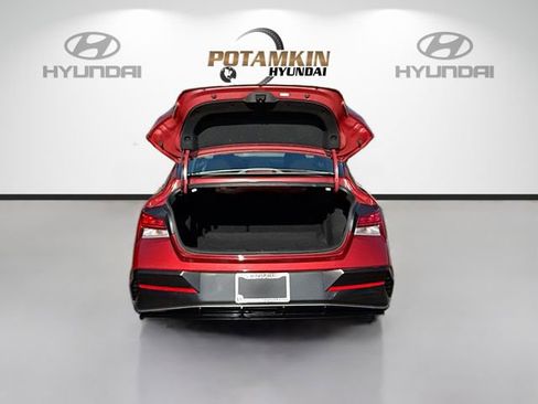 Used 2025 Hyundai Elantra SEL w/ Cargo Package FWD image 24