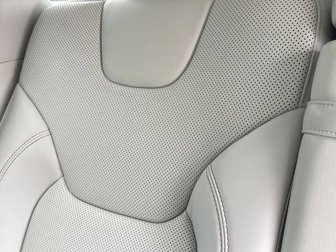 Used 2019 Jeep Cherokee Limited AWD/4WD image 28