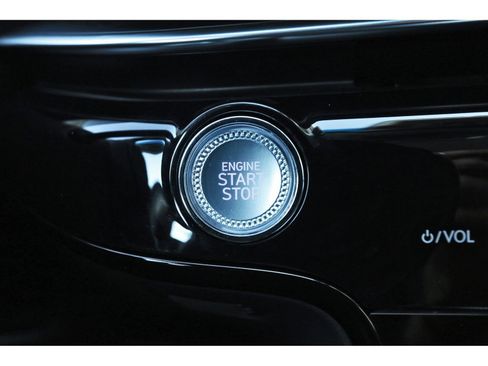 Used 2025 Genesis G80 2.5T image 28