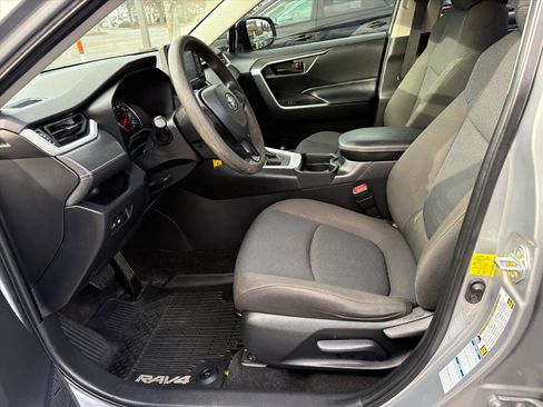 Used 2021 Toyota RAV4 LE image 13