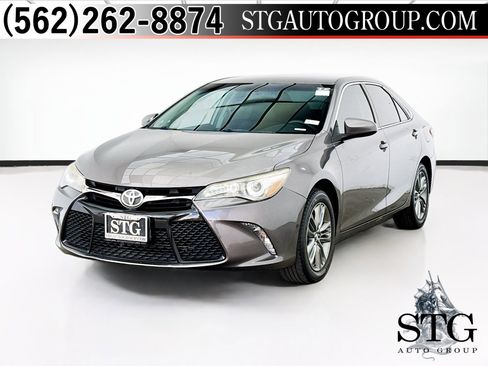 Used 2017 Toyota Camry SE FWD image 1
