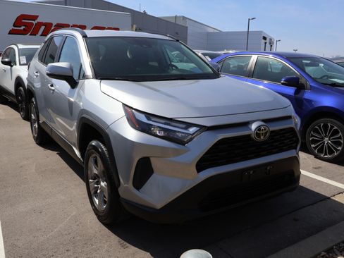 Used 2025 Toyota RAV4 XLE image 45