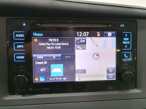 Used 2016 Toyota Sienna L image 17