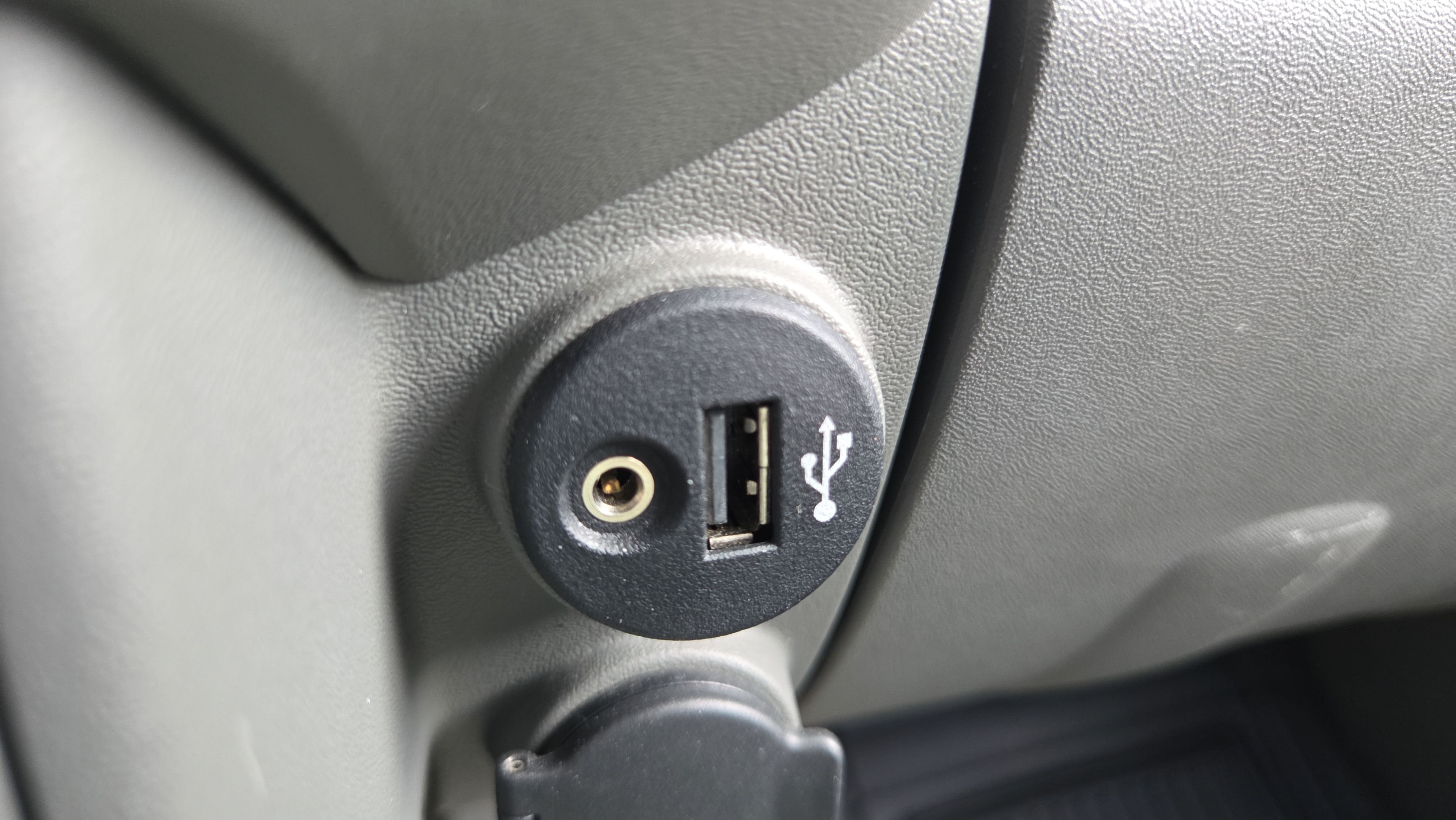 Used 2017 Nissan Frontier SV RWD image 32