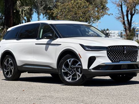 New 2026 Lincoln Nautilus Premier AWD/4WD image 2