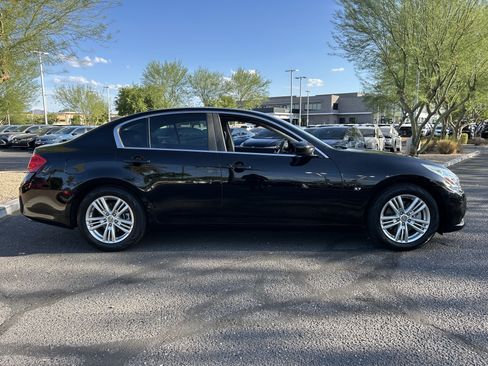 Used 2015 INFINITI Q40 w/ Moonroof Package RWD image 5