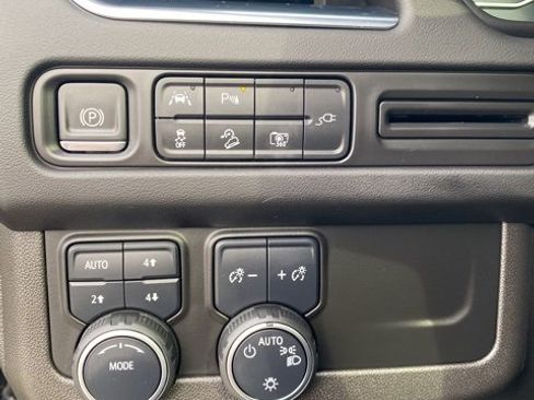 Used 2022 Chevrolet Tahoe Z71 w/ Luxury Package image 14