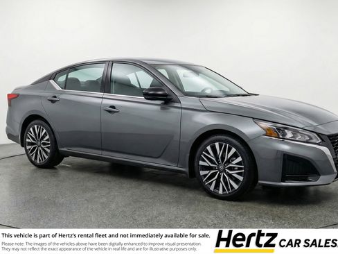 Used 2025 Nissan Altima 2.5 SV image 1