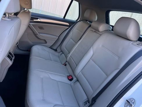 Used 2015 Volkswagen Golf S image 15