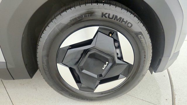 Used 2024 Kia EV9 Light Long Range RWD image 89