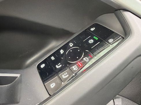 Used 2025 Audi Q5 Premium w/ Convenience Package image 12