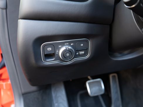 Used 2023 Aston Martin V8 Vantage Roadster RWD image 23