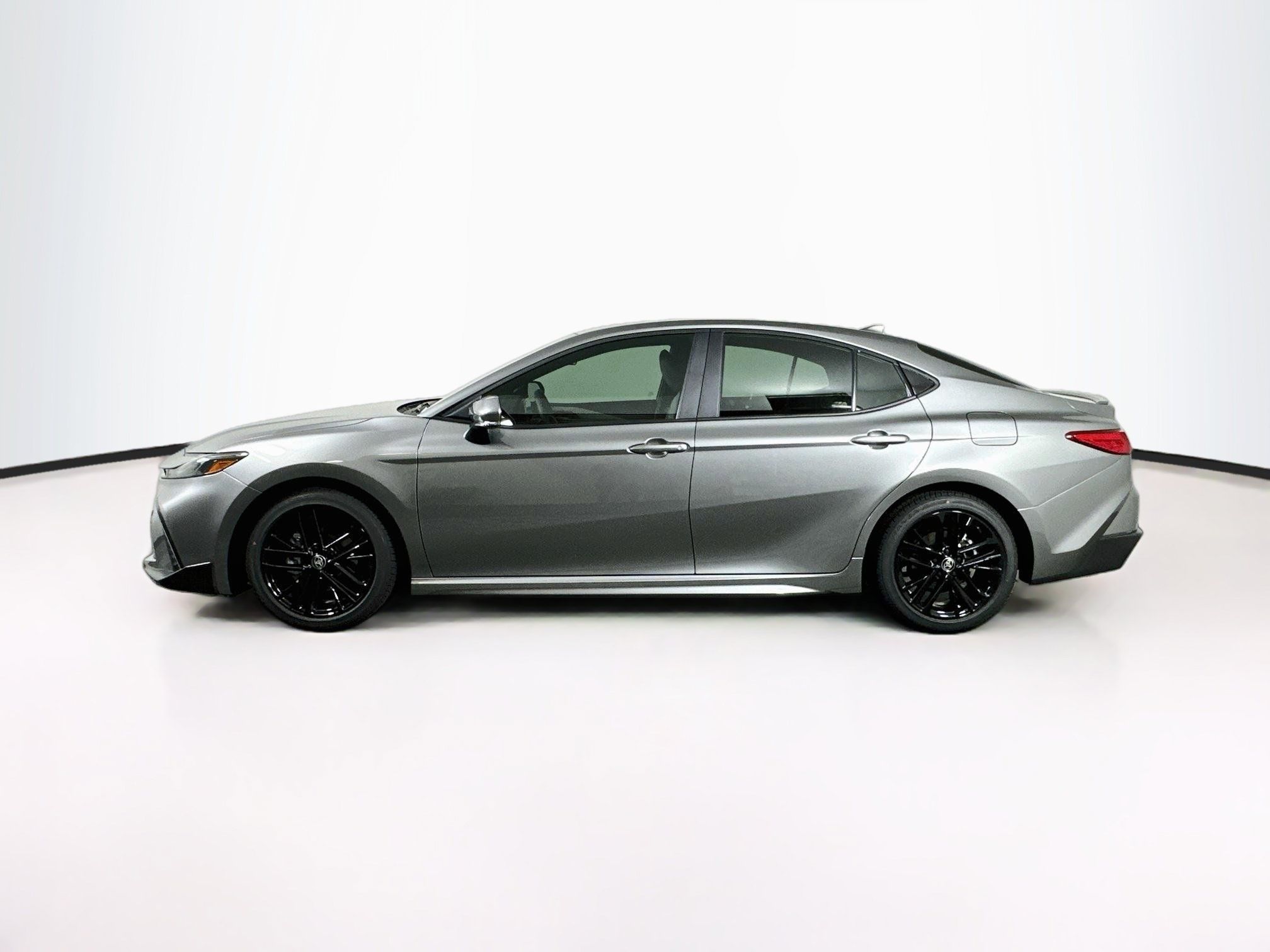 Used 2026 Toyota Camry SE FWD image 4