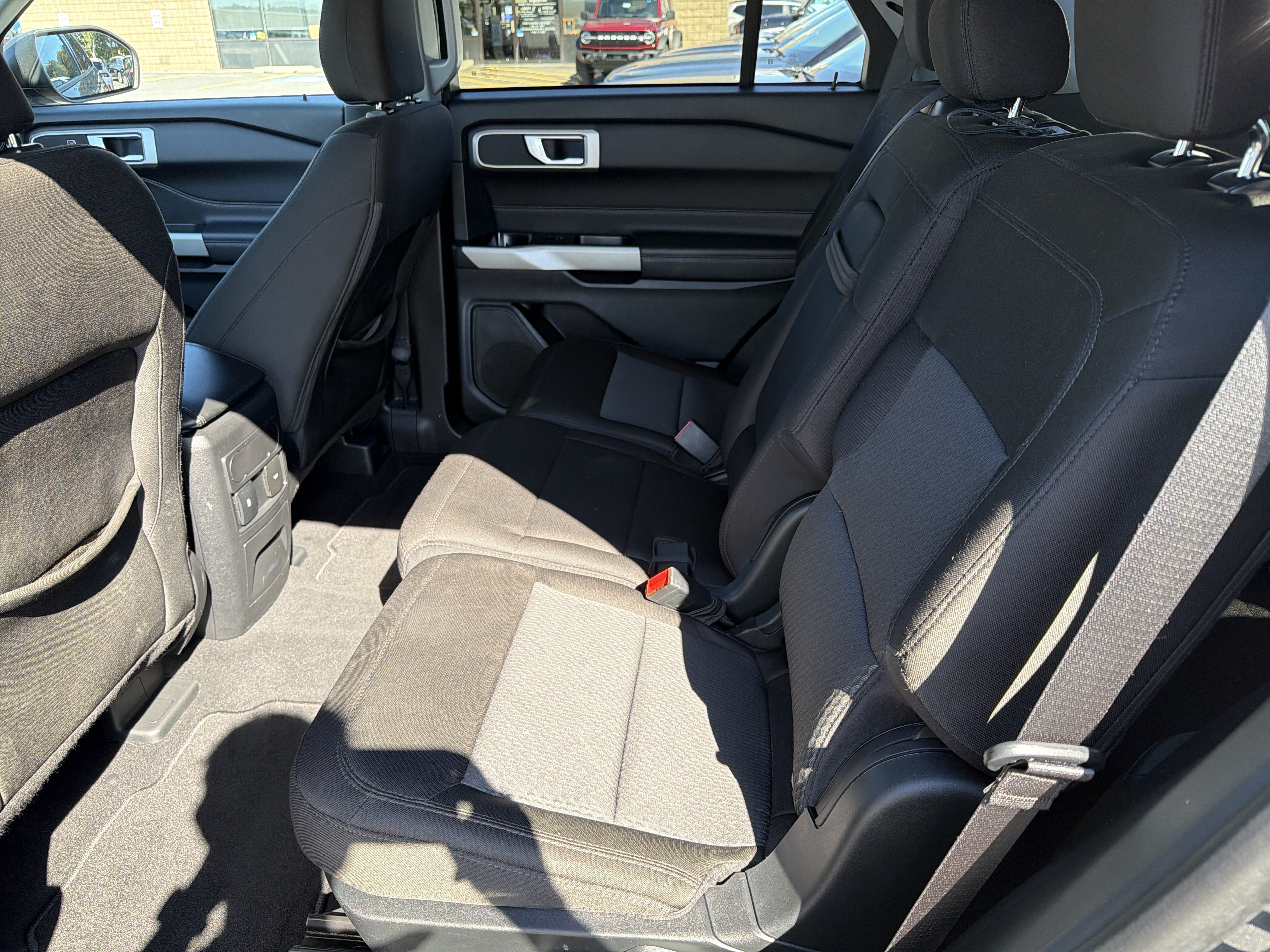 Used 2023 Ford Explorer XLT AWD/4WD image 24