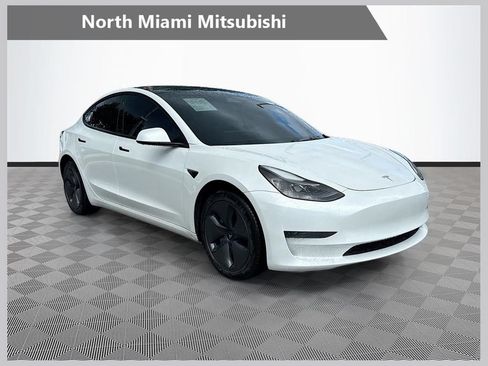 Used 2023 Tesla Model 3 Standard Range RWD image 1