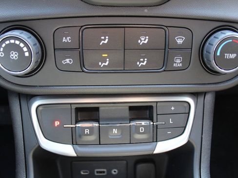 Used 2024 GMC Terrain SLE AWD/4WD image 13